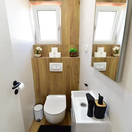 Dora Apartment *